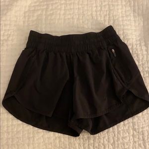 Lululemon tracker V shorts 4 inch size 8